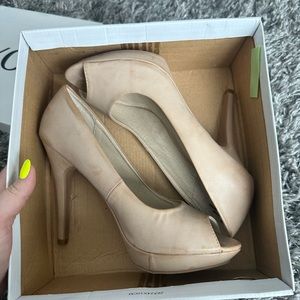 XOXO nude peep toed pumps